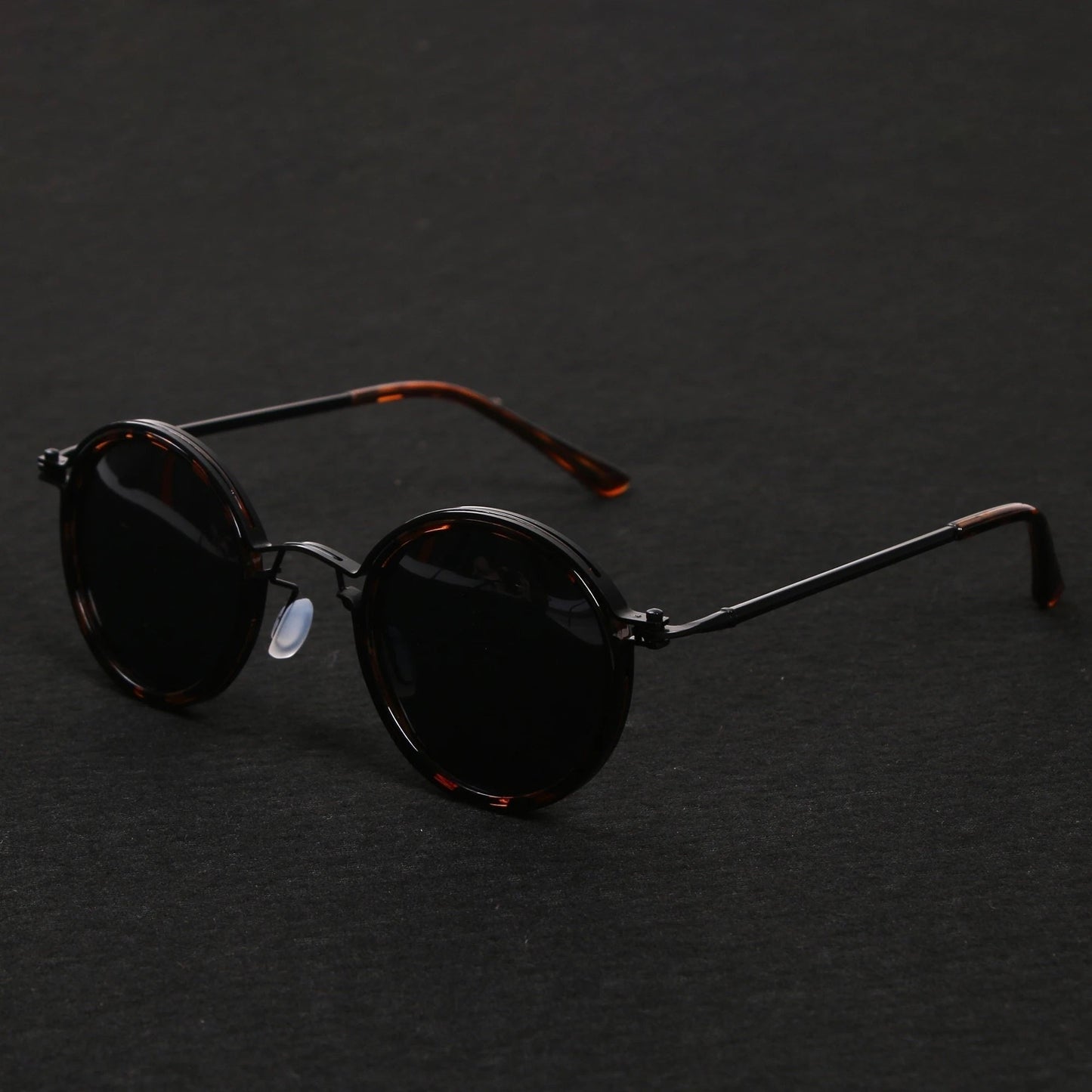 Leticia · Gafas de sol redondas con patillas doradas
