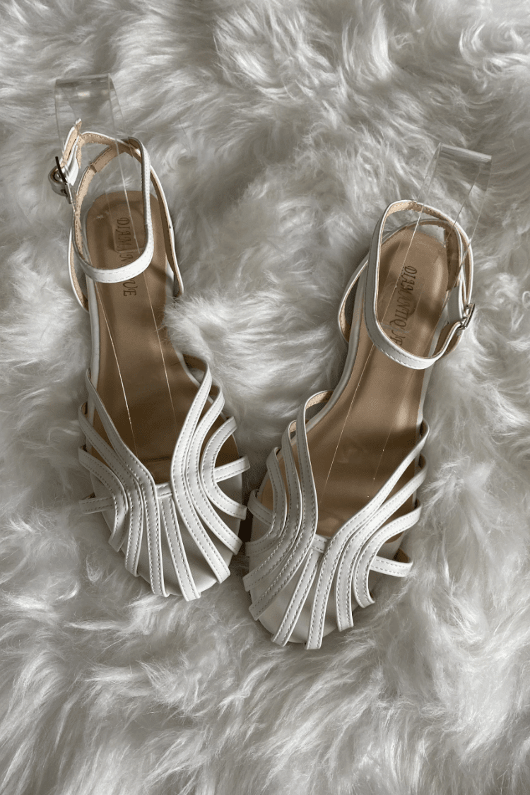 Victoria — Sandalias doradas con detalles joya