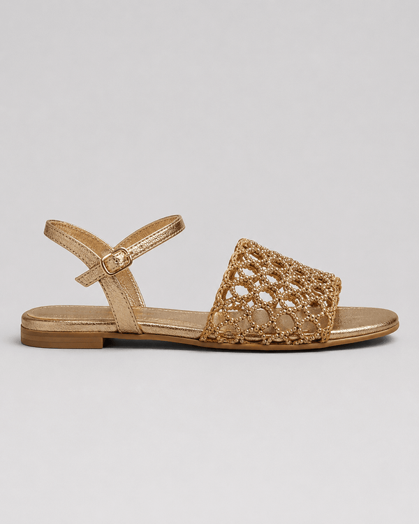 Sandalias doradas con encanto estival