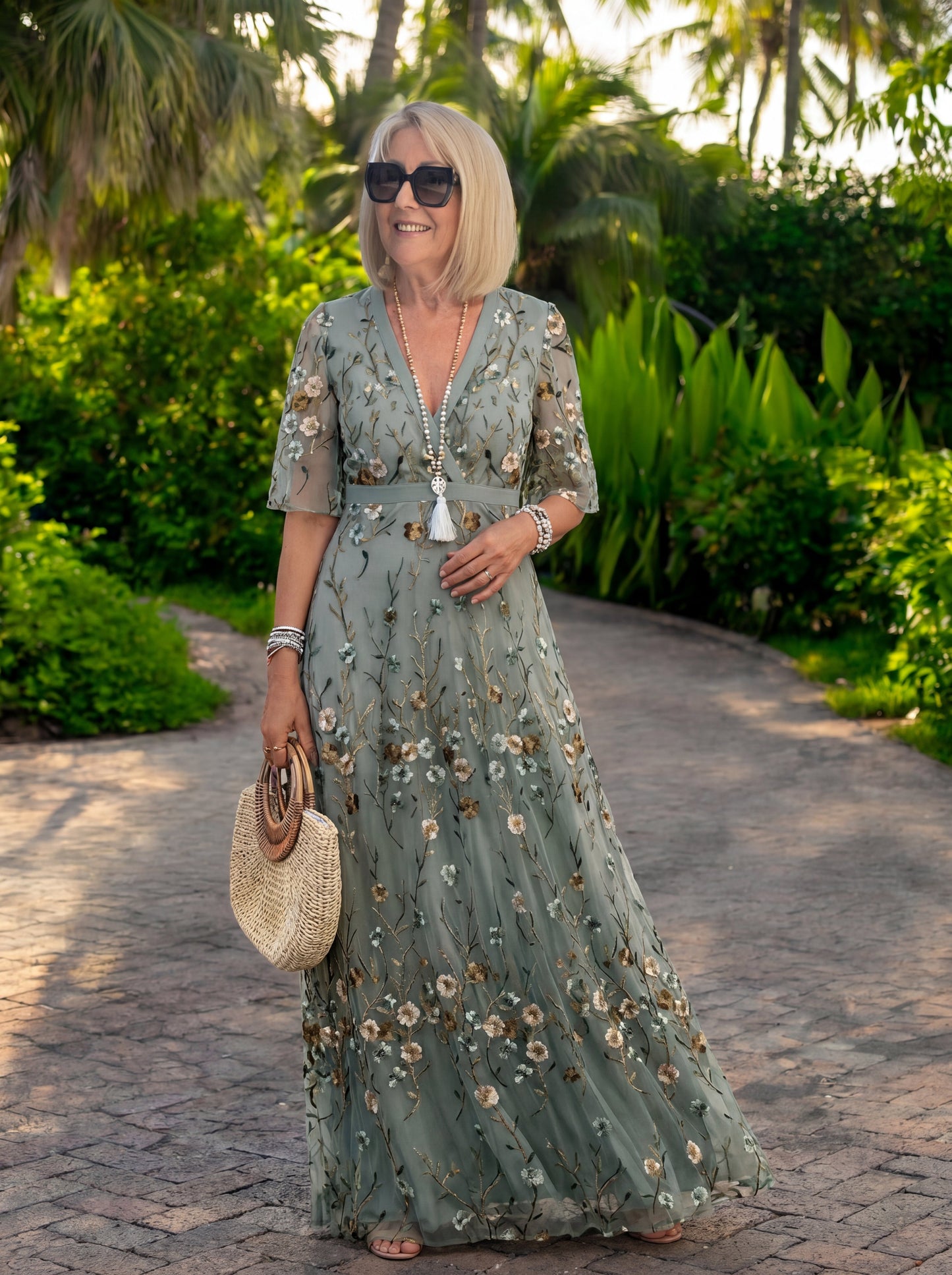 Melina — Vestido largo floral con cuello de pico