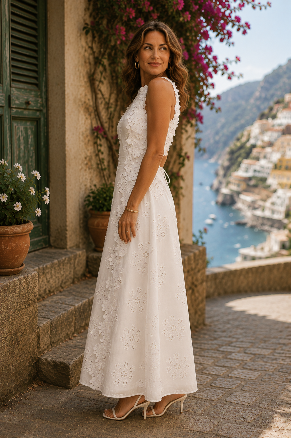 Della | Elegante vestido maxi bordado