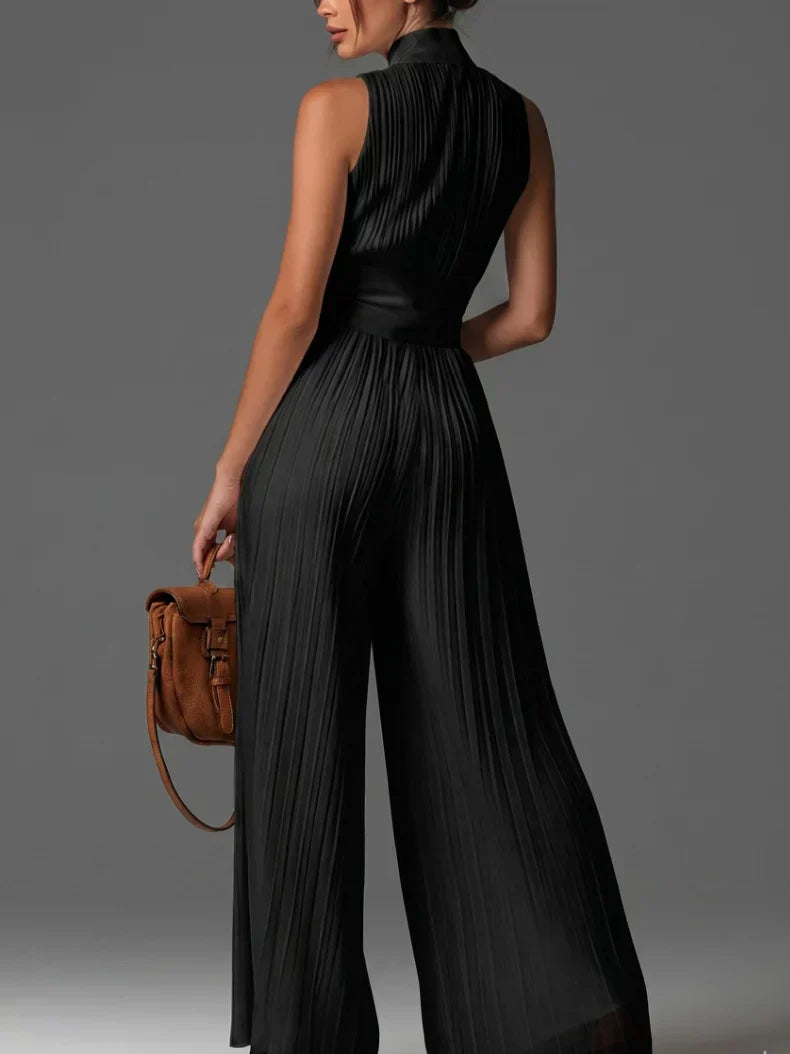 Priscila — Mono plisado con cuello halter