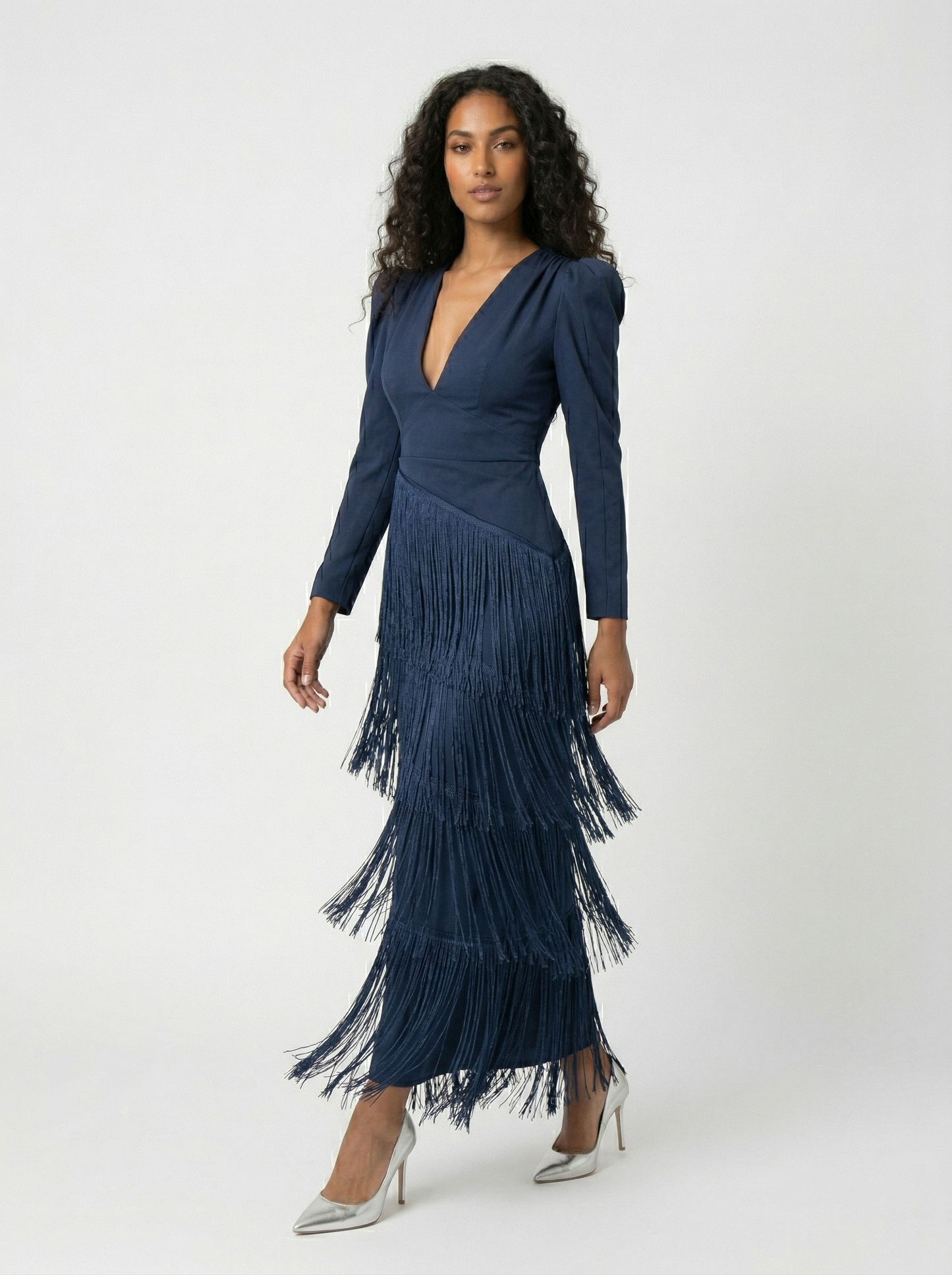 Clara — Vestido elegante de flecos con manga