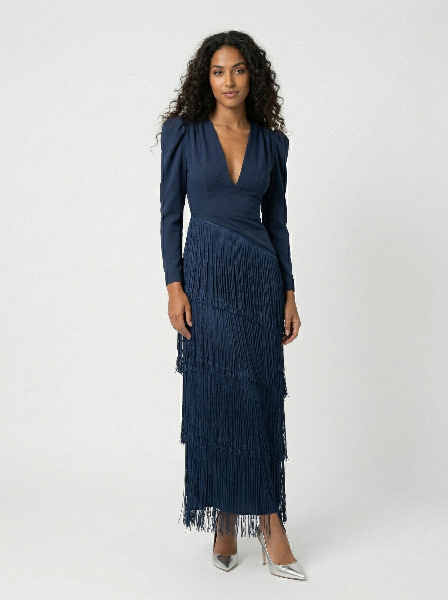 Clara — Vestido elegante de flecos con manga