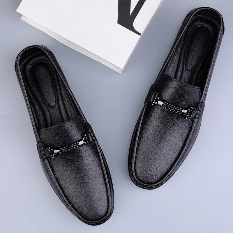 Andrés · Mocasines de cuero con hebilla metálica