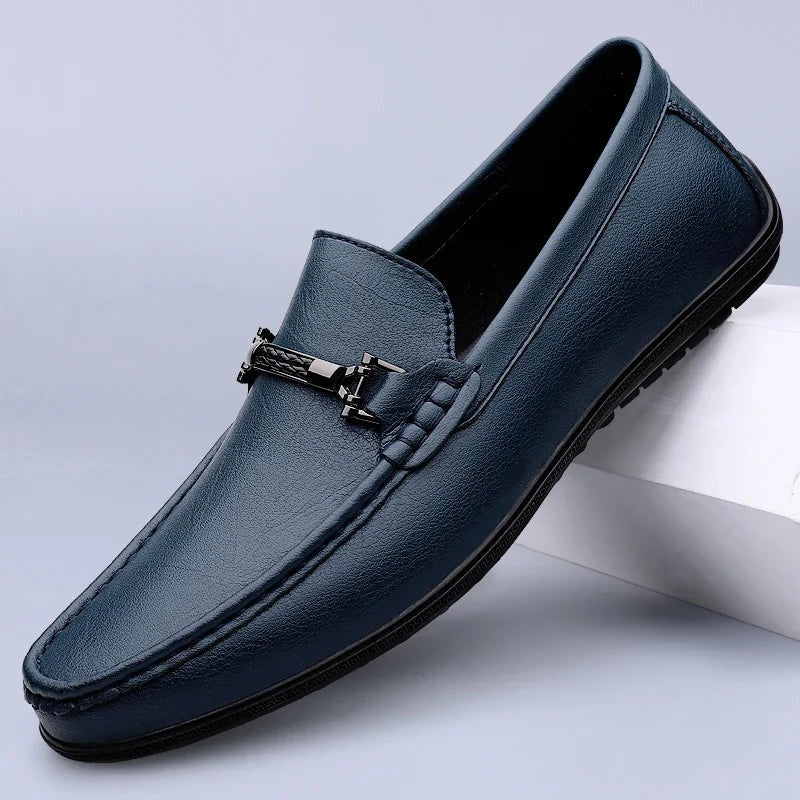 Andrés · Mocasines de cuero con hebilla metálica