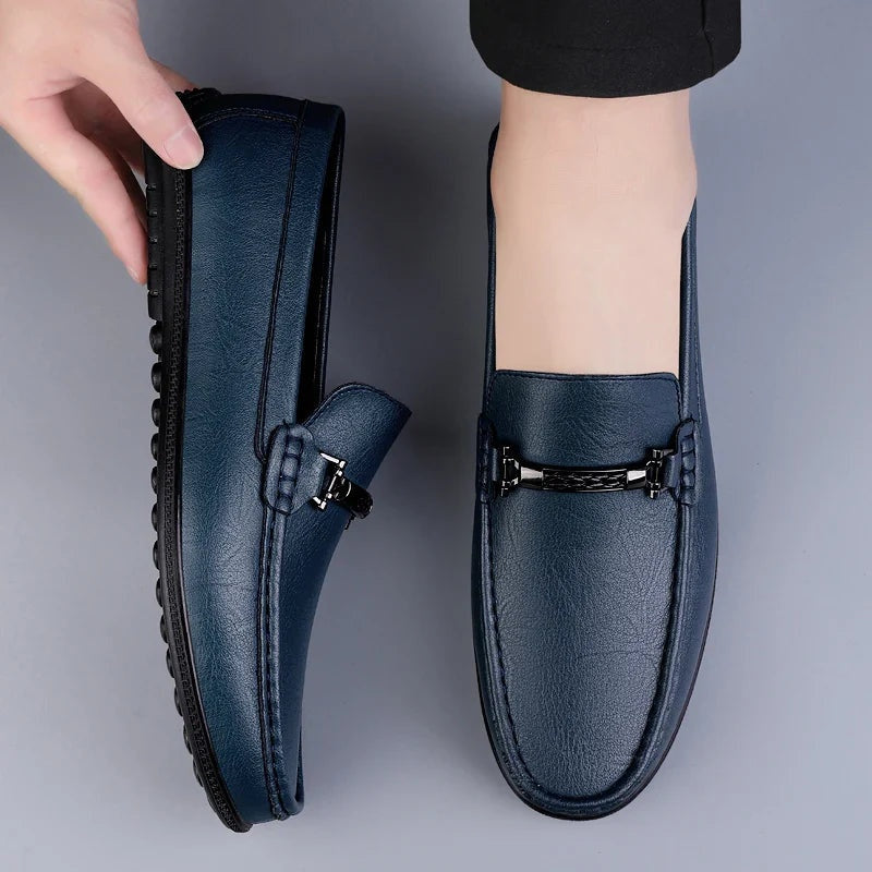 Andrés · Mocasines de cuero con hebilla metálica