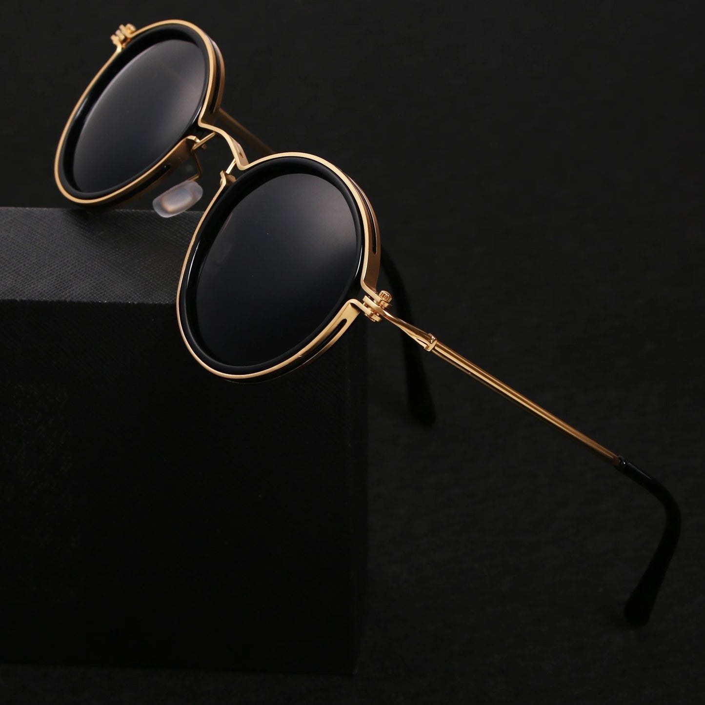 Leticia · Gafas de sol redondas con patillas doradas