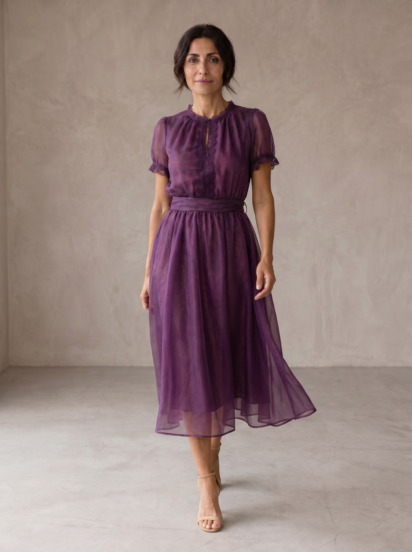Flavia | Vestido maxi de gasa con escote lágrima y ribete de encaje