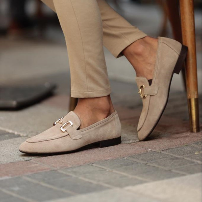 Lucas · Mocasines de ante con hebilla dorada