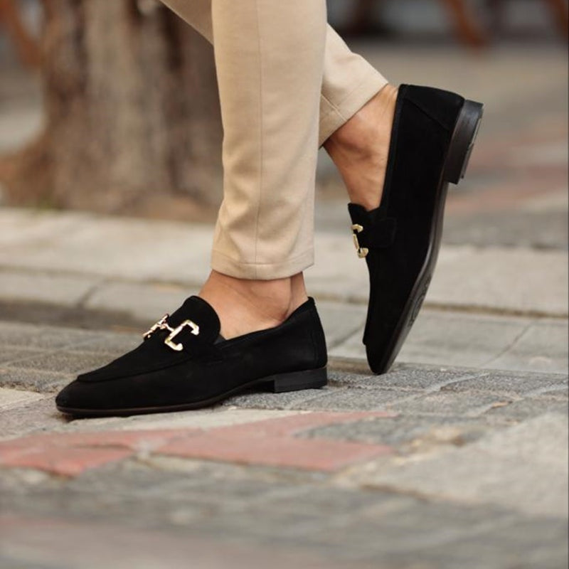 Lucas · Mocasines de ante con hebilla dorada