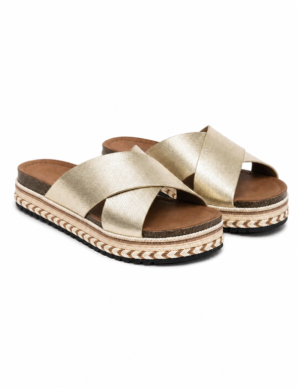 Francisca · Sandalias doradas