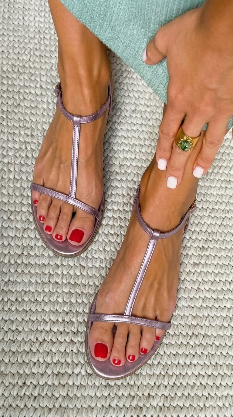 Alba — Sandalias doradas de verano