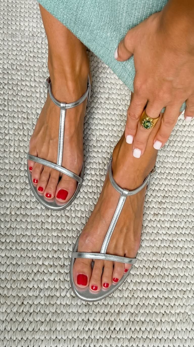 Alba — Sandalias doradas de verano