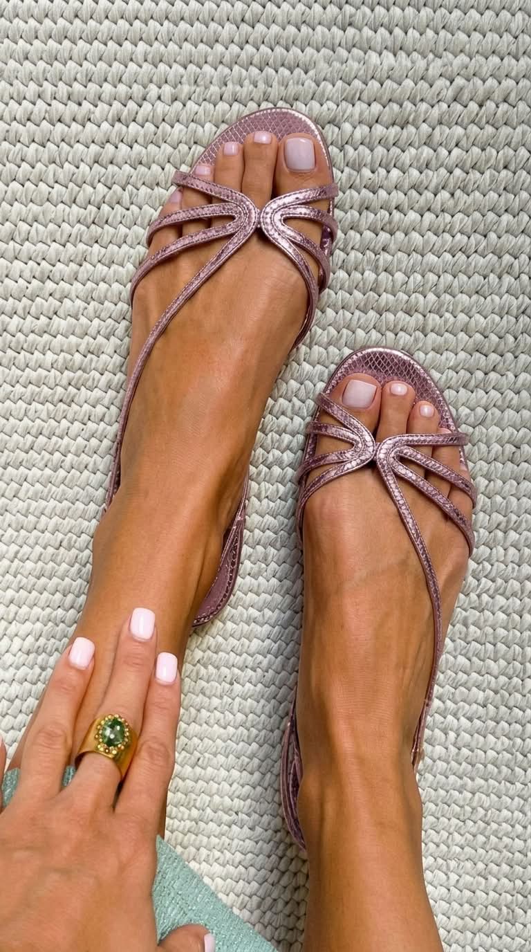 Marta — Sandalias doradas de elegancia veraniega