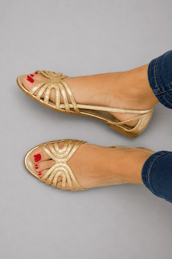 Sandalias doradas de tiras finas