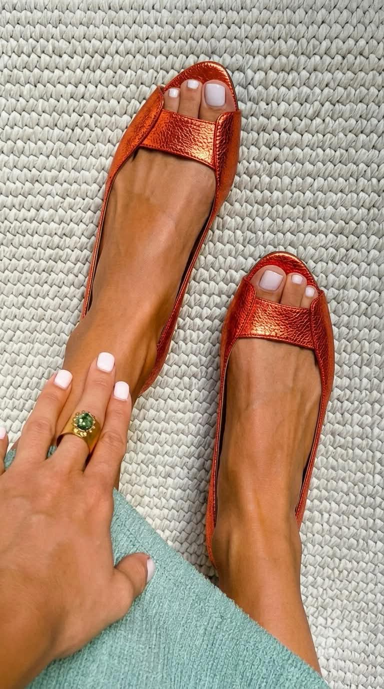 Adelina — Sandalias doradas cómodas y elegantes