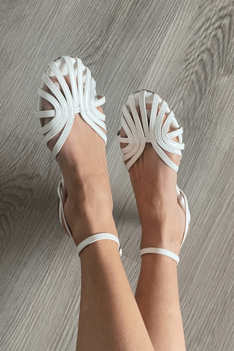 Victoria — Sandalias doradas con detalles joya