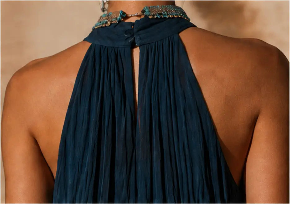 Verónica — Vestido vaporoso con cuello halter