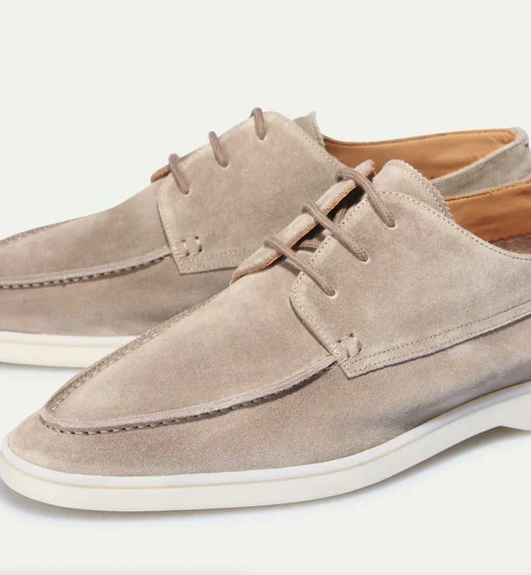 Rodrigo · Zapatos de ante con cordones y suela blanca